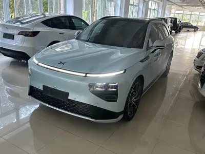 Xpeng G9 · 2023 год