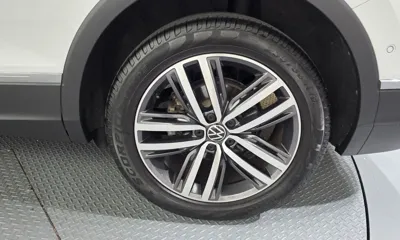 Volkswagen Tiguan 2022, 81115 км, за 16807.83 USD - фото 21