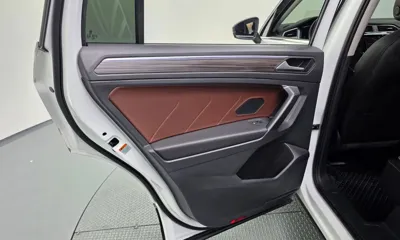 Volkswagen Tiguan 2022, 81115 км, за 16807.83 USD - фото 25