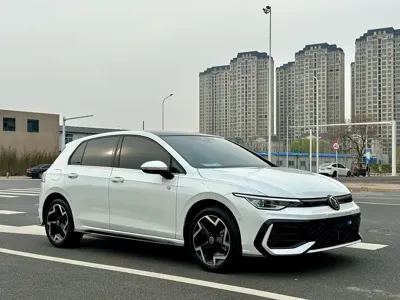 Volkswagen Golf 2024, 7000 км, за 18544.24 USD