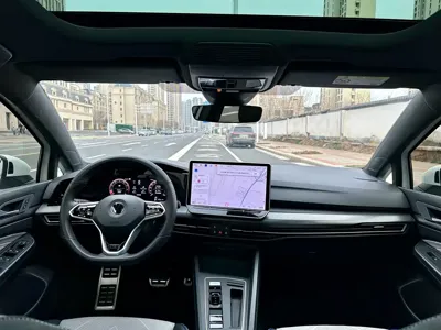 Volkswagen Golf 2024, 7000 км, за 18544.24 USD