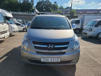 Hyundai Starex 2015, 92192 км, за 12071.68 USD