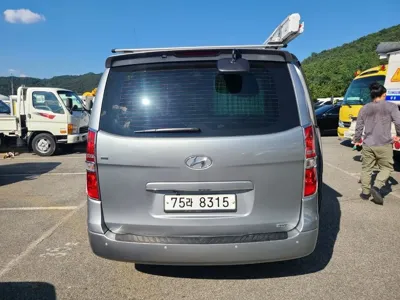 Hyundai Starex 2015, 92192 км, за 12071.68 USD