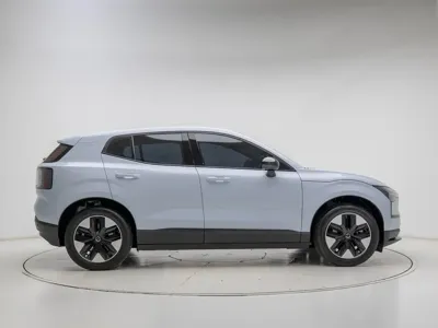 Volvo EX30 2026, 1185 км, за 22974.92 USD