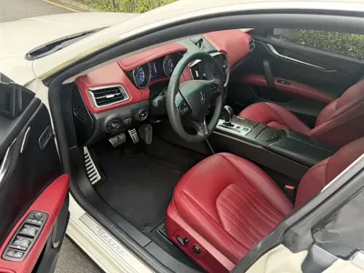 Maserati Ghibli 2016, 50000 км, за 20333.27 USD
