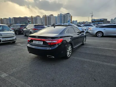 Hyundai Grandeur 2012, 275184 км, за 2312.52 USD