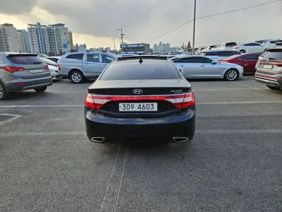 Hyundai Grandeur 2012, 275184 км, за 2312.52 USD