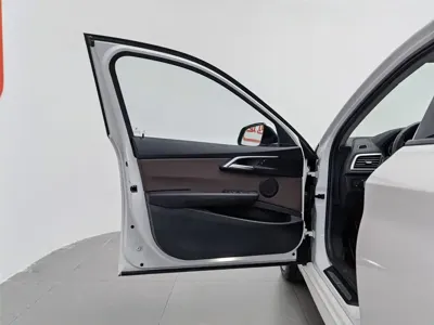 BMW 1 Series 2019, 118100 км, за 7342.41 USD - фото 8