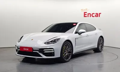 Porsche Panamera · 2023 год