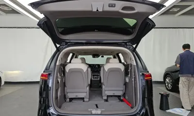 Kia Canival 2023, 54932 км, за 17255.97 USD - фото 20