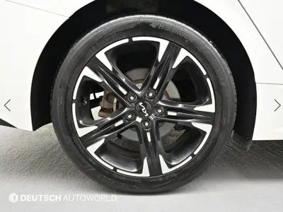 Kia K5 2023, 55991 км, за 17524.44 USD
