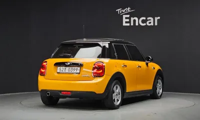 MINI Cooper 2016, 64513 км, за 5612.45 USD