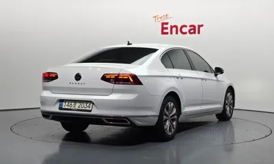 Volkswagen Passat 2022, 68798 км, за 14886.56 USD - фото 2