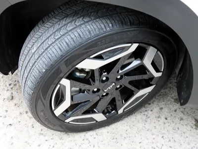 Kia Seltos 2024, 16918 км, за 17941.88 USD
