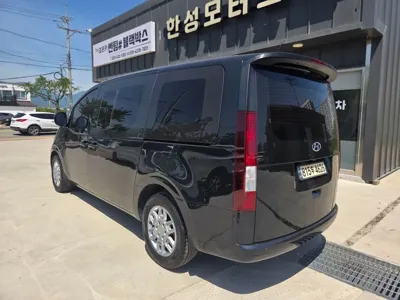 Hyundai Staria 2022, 53520 км, за 15601.63 USD