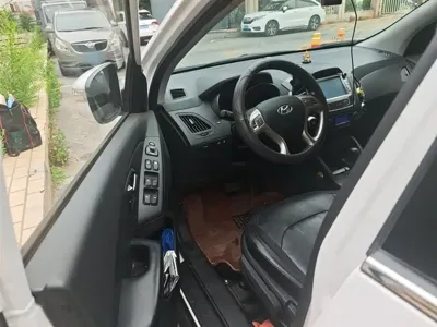 Hyundai ix35 2016, 51100 км, за 4361.34 USD - фото 17