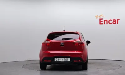 Kia Pride 2014, 111390 км, за 2974.62 USD