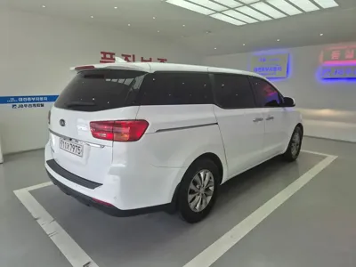 Kia Canival 2019, 61936 км, за 8391.89 USD - фото 6