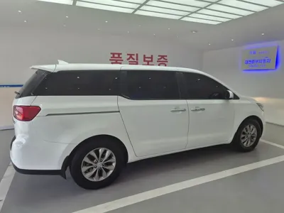 Kia Canival 2019, 61936 км, за 8391.89 USD - фото 7