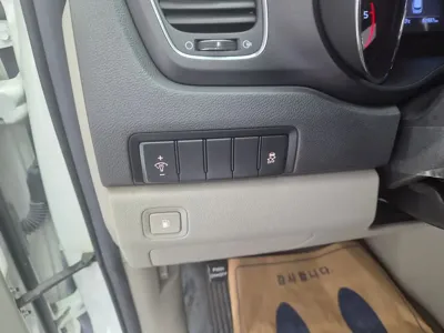 Kia Canival 2019, 61936 км, за 8391.89 USD - фото 12