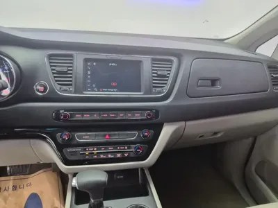 Kia Canival 2019, 61936 км, за 8391.89 USD - фото 15