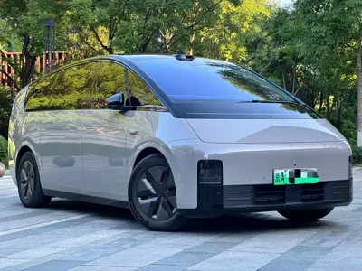 Li Auto Li MEGA · 2025 год
