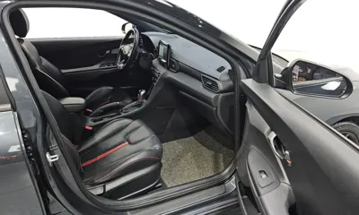 Hyundai Veloster 2018, 57577 км, за 8721.51 USD - фото 10