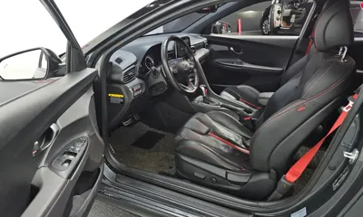 Hyundai Veloster 2018, 57577 км, за 8721.51 USD - фото 11