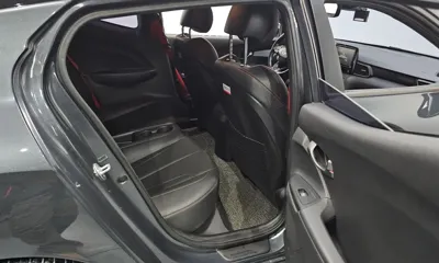 Hyundai Veloster 2018, 57577 км, за 8721.51 USD - фото 12