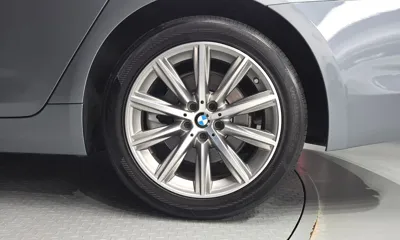 BMW 5-Series 2018, 60619 км, за 15276.6 USD - фото 21