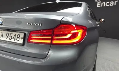 BMW 5-Series 2018, 60619 км, за 15276.6 USD - фото 23