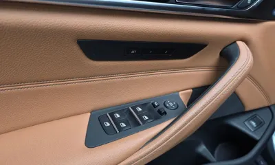 BMW 5-Series 2018, 60619 км, за 15276.6 USD - фото 28