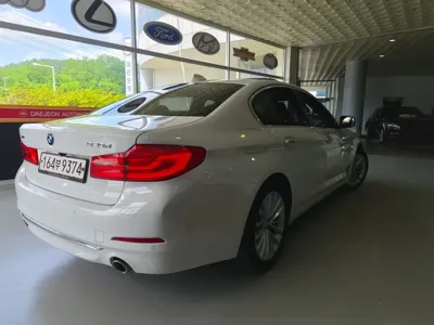 BMW 5-Series 2018, 178487 км, за 11636.22 USD