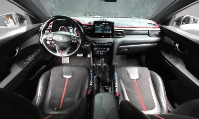 Hyundai Veloster 2018, 116227 км, за 6825.71 USD - фото 7