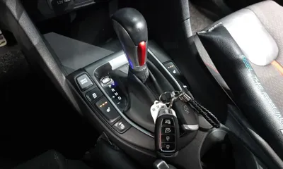 Hyundai Veloster 2018, 116227 км, за 6825.71 USD - фото 9