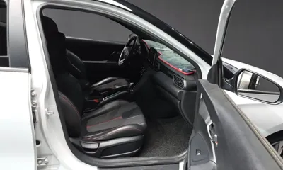 Hyundai Veloster 2018, 116227 км, за 6825.71 USD - фото 11