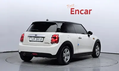 MINI Cooper 2015, 45345 км, за 5255.2 USD