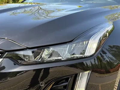 Cadillac CT5 2022, 64000 км, за 19477.81 USD