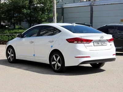 Hyundai Avante 2016, 129957 км, за 5665.17 USD
