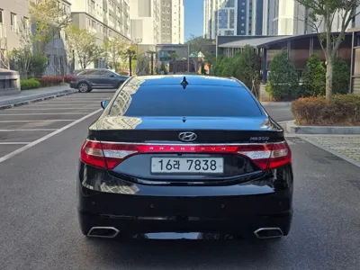 Hyundai Grandeur 2015, 145317 км, за 5334.38 USD