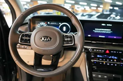Kia Canival 2021, 49864 км, за 25981.63 USD - фото 6