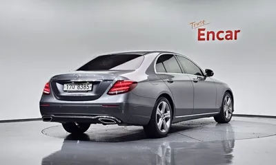 Mercedes-Benz E-Class 2018, 64914 км, за 13781.44 USD - фото 2
