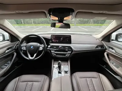 BMW 5 Series 2020, 89000 км, за 29987.65 USD