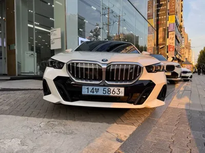 BMW i5 · 2025 год