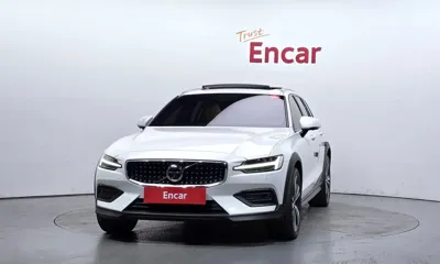 Volvo V60 2021, 96645 км, за 19764.69 USD