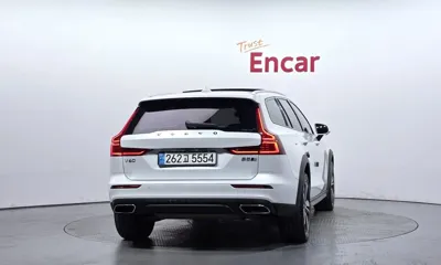 Volvo V60 2021, 96645 км, за 19764.69 USD