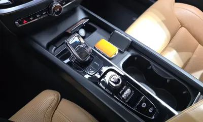 Volvo V60 2021, 96645 км, за 19764.69 USD - фото 9