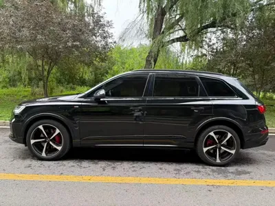 Audi Q7 2022, 65000 км, за 48262.75 USD