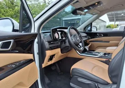 Kia Canival 2023, 70023 км, за 4219.57 USD