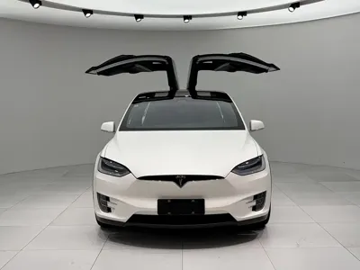 Tesla Model X 2018, 90000 км, за 27338.93 USD
